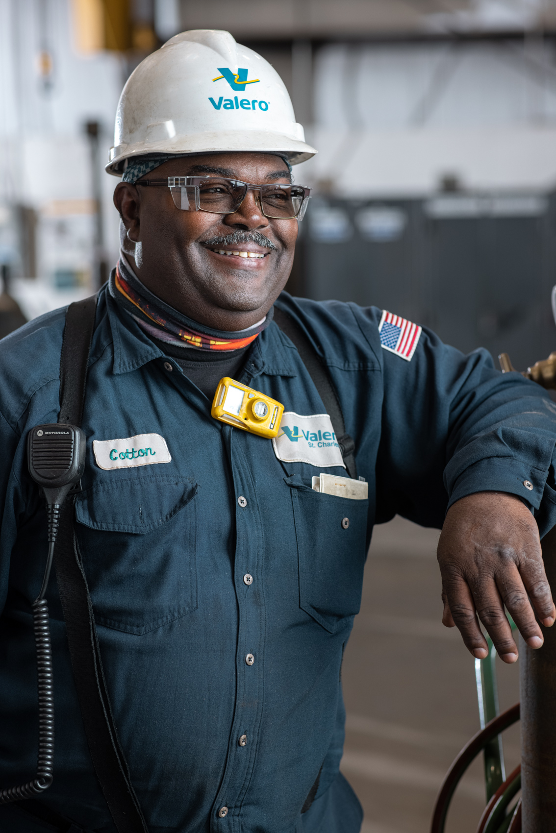 oil refiner worker man wearing hard hat smiling