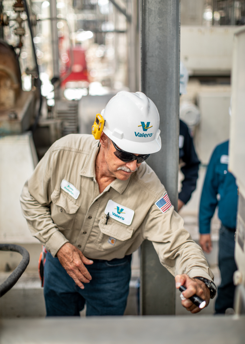valero-oil-refiner-worker-lifestyle-industrial-texas-jason-risner-photography